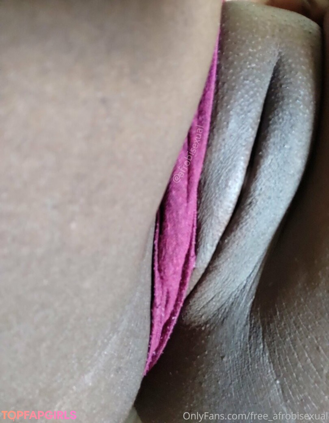 Photo nue de fuite OnlyFans de Freeafrobisexual #8