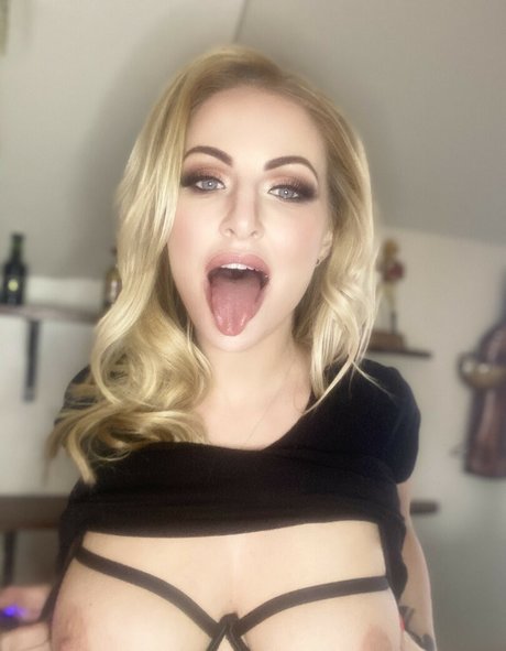 Misslyallxxx  nude leaked OnlyFans photo