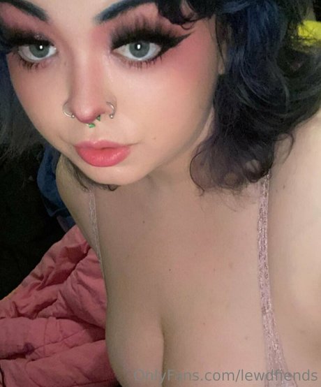 Nacktes geleaktes OnlyFans-Foto von Lewdfiends