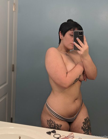 Naakte gelekte OnlyFans-foto van Basilbabyy