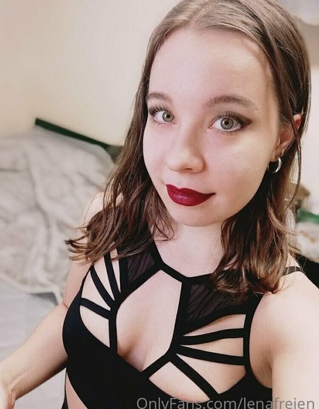 Naken läckt OnlyFans-bild av Lenafreien