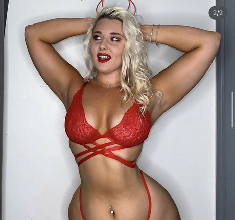 Naken läckt OnlyFans-bild av Molly Harding