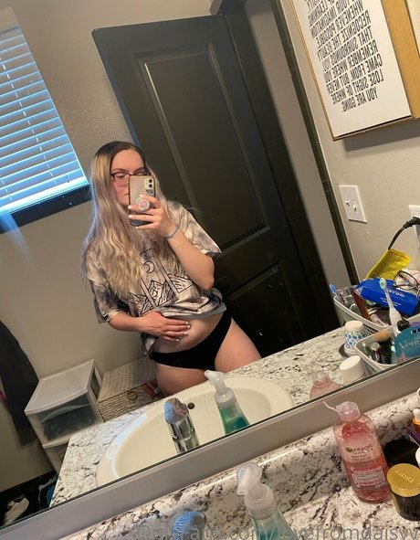Naken läckt OnlyFans-bild av Lovefromdaisyy