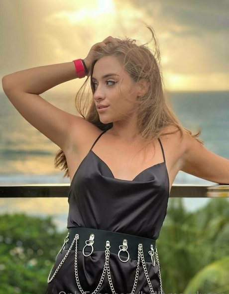 Nahá fotka uniklých OnlyFans od Bellamaddyson