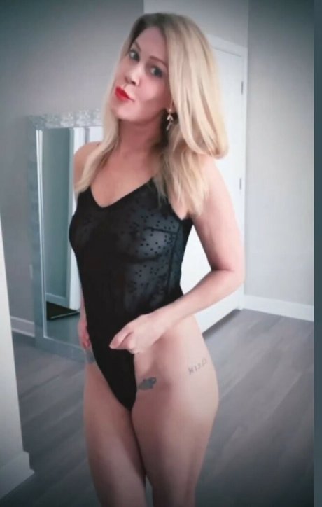 Naken läckt OnlyFans-bild av Fitwithkara