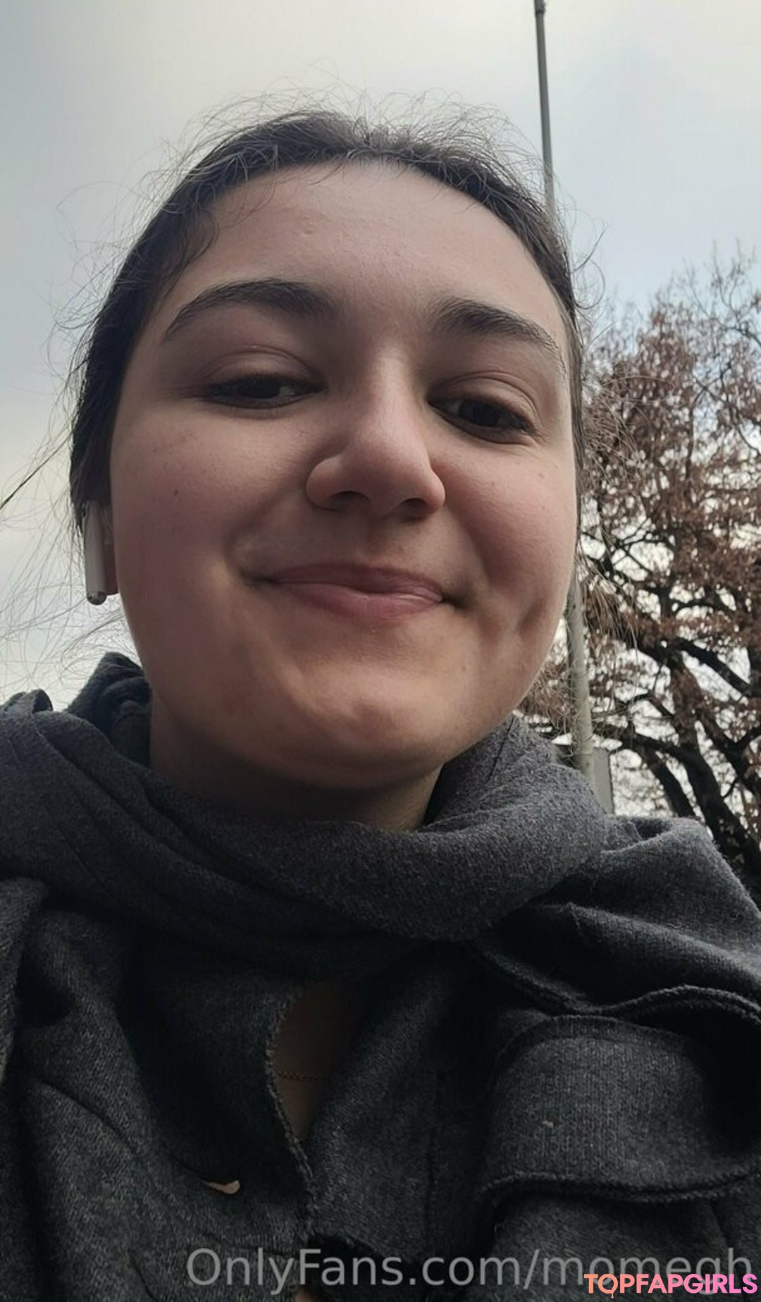 Alaston vuotanut OnlyFans-kuva Momegh #6