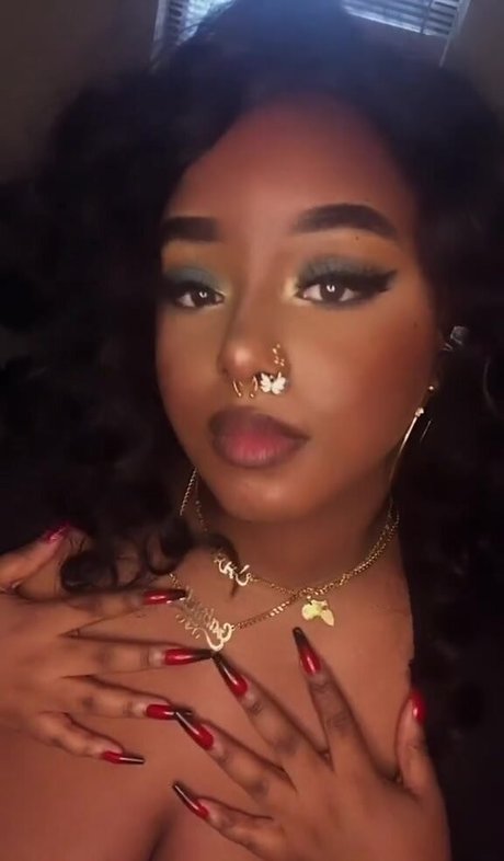 Alasti lekkinud OnlyFans-i pilt Gabrielle