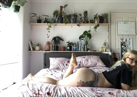 Naken läckt OnlyFans-bild av Naughtyhortyxo