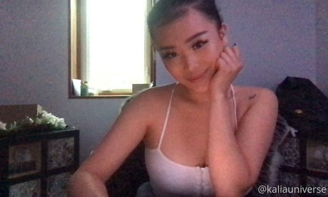 Naken läckt OnlyFans-bild av Kaliauniverse
