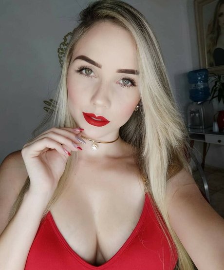 Nahá fotka uniklých OnlyFans od Marcelly Mello