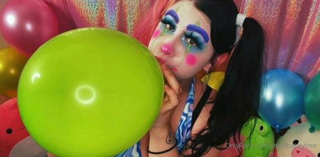 Nahá fotka uniklých OnlyFans od Smollbabeyfree
