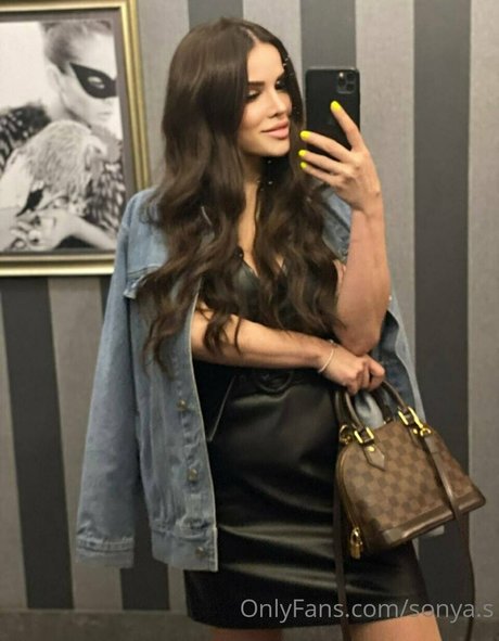 Naken läckt OnlyFans-bild av Sonyas