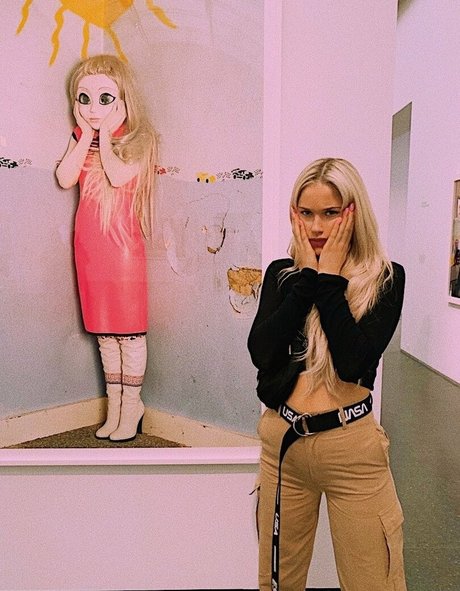 Dressupblondie