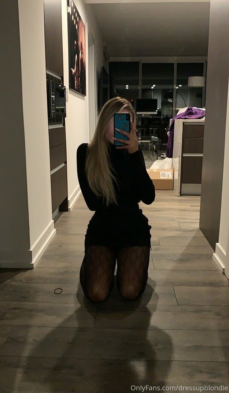 Dressupblondie