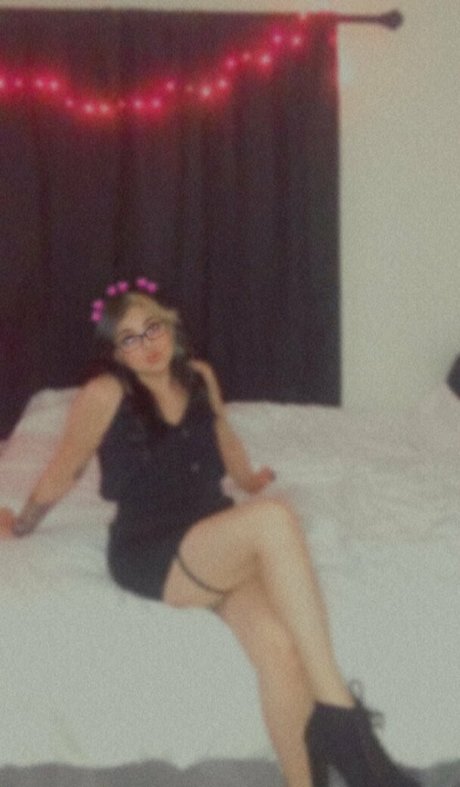 Alaston vuotanut OnlyFans-kuva Guiltyypleaserxxx6