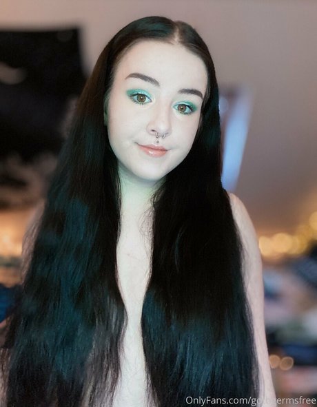 Nahá fotka uniklých OnlyFans od Gothgermsfree