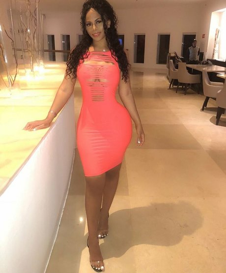 Nahá fotka uniklých OnlyFans od Strella Katt