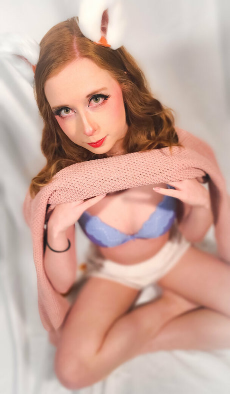 Nahá fotka uniklých OnlyFans od Emswaifu