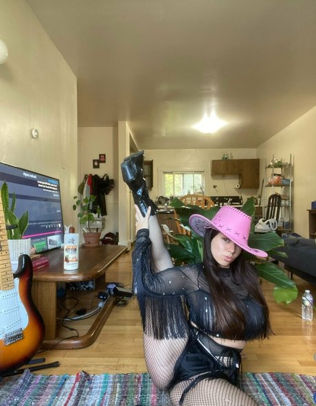 Обнаженная фотография утечки OnlyFans от Bendy Lola