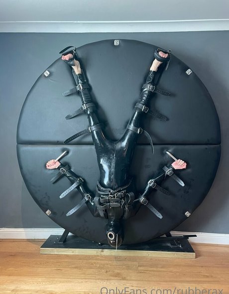 Nahá fotka uniklých OnlyFans od Rubberax