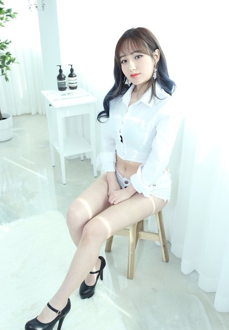Nahá fotka uniklých OnlyFans od Chulwoo