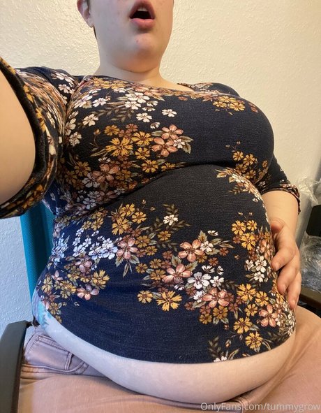 Nacktes geleaktes OnlyFans-Foto von Tummygrow