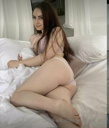 Alasti lekkinud OnlyFans-i pilt Beamingkitty