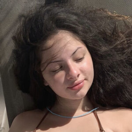 Naken läckt OnlyFans-bild av Real Kenishaa