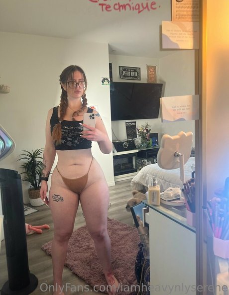 Nahá fotka uniklých OnlyFans od Iamheavynlyserene
