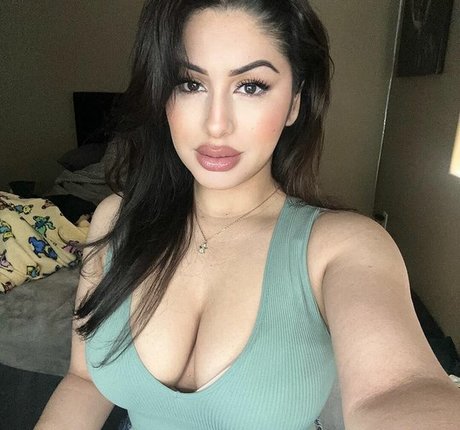 Naken lekkede OnlyFans-bilde av Soirellehcim