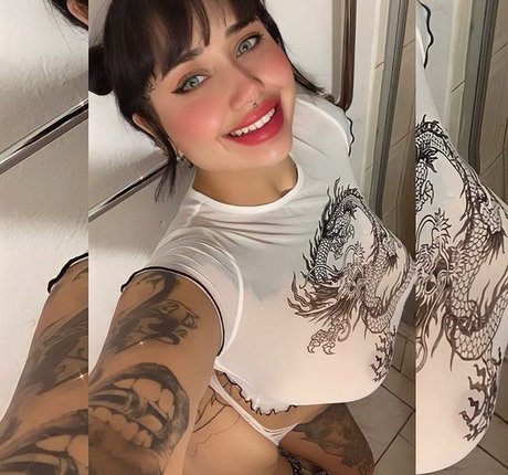 Nahá fotka uniklých OnlyFans od Lucifera