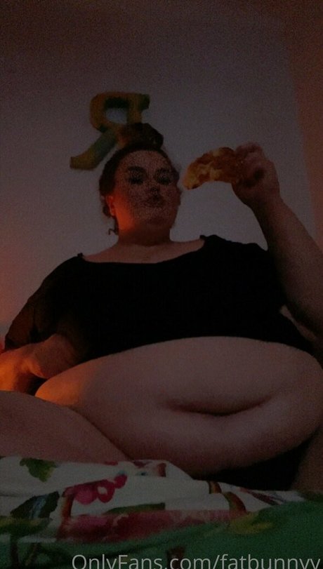 Naakte gelekte OnlyFans-foto van Fatbunnyy