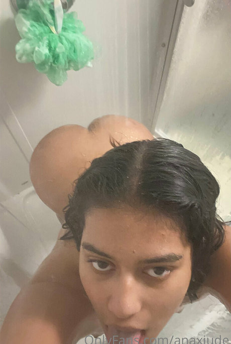 Foto desnuda filtrada de OnlyFans de Peachyfitgirl