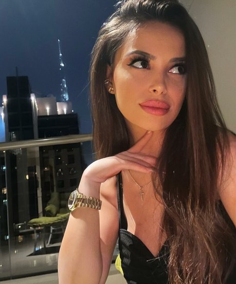 Naken lekkede OnlyFans-bilde av Maya Bulgarien