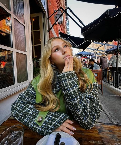 Naakte gelekte OnlyFans-foto van Ella Horan