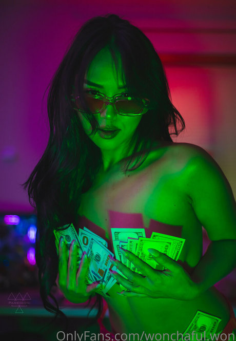 Nahá fotka uniklých OnlyFans od Wonchafulwon