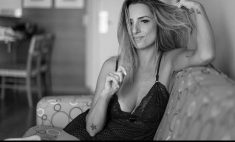 Nahá fotka uniklých OnlyFans od Carol Bernardi