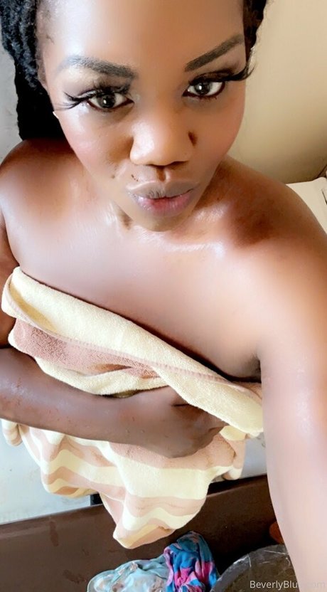 Nagie wyciekłe zdjęcie OnlyFans od Beverlyblue3x