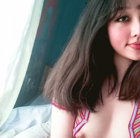 Nahá fotka uniklých OnlyFans od Tinybooobs