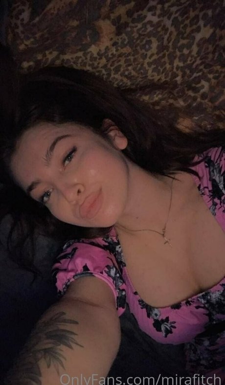 Naakte gelekte OnlyFans-foto van Mirafitch