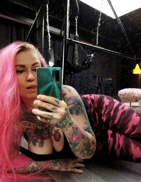 Naakte gelekte OnlyFans-foto van Mistresssuski