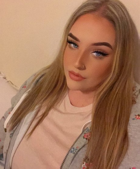 Naken lekkede OnlyFans-bilde av Emssx