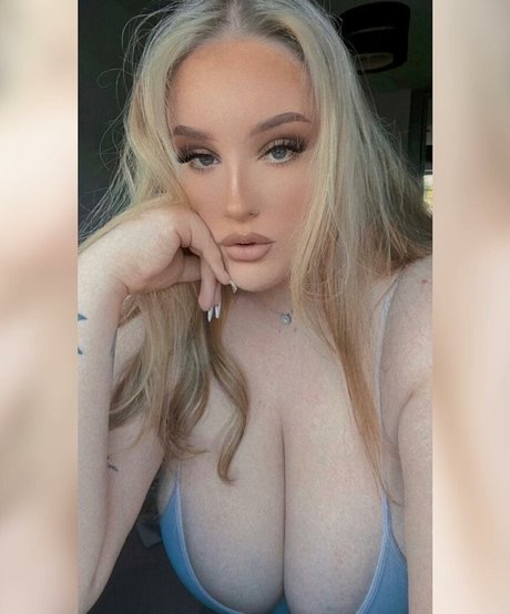 Nahá fotka uniklých OnlyFans od Emssx