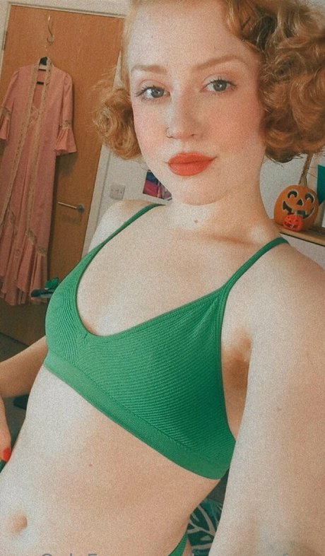 Photo nue de fuite OnlyFans de Lunarouxfree