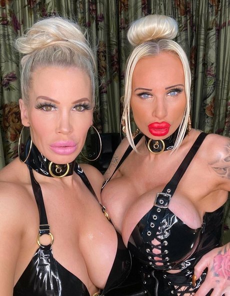 Naken lekkede OnlyFans-bilde av Sophieaslut