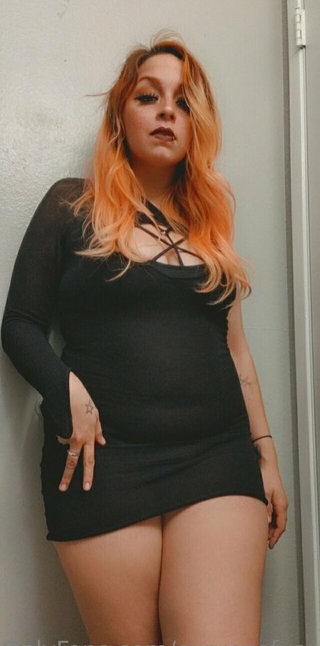 Nahá fotka uniklých OnlyFans od Curvesofvenus