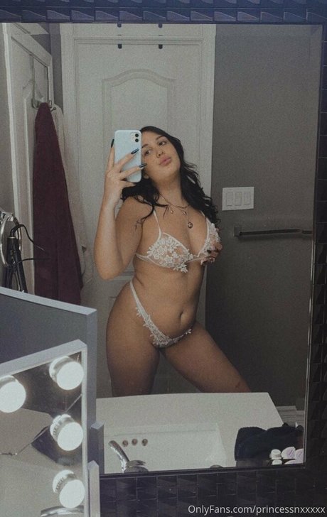 Naakte gelekte OnlyFans-foto van Princessnxxxxx