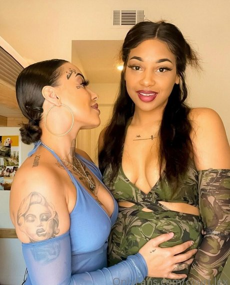 Alaston vuotanut OnlyFans-kuva Courtlex