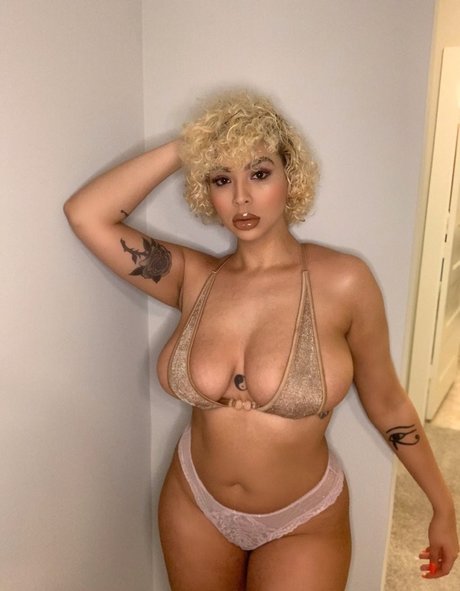 Naakte gelekte OnlyFans-foto van Annamariesarai