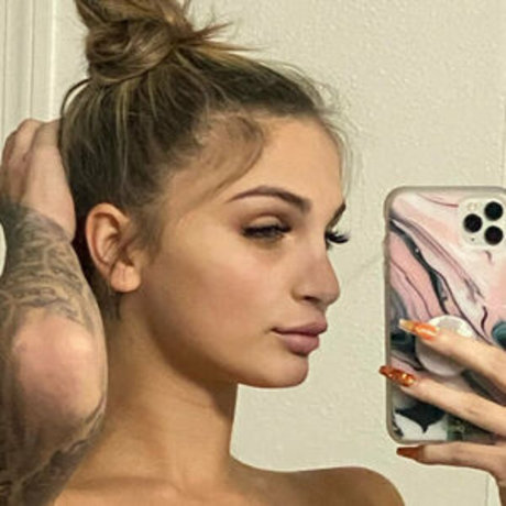 Nahá fotka uniklých OnlyFans od Cumslutnatalie